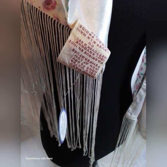 NWT April Cornell Vintage White w/ PINK ROSES & Fringe Scarf Wrap - Picture 5 of 5